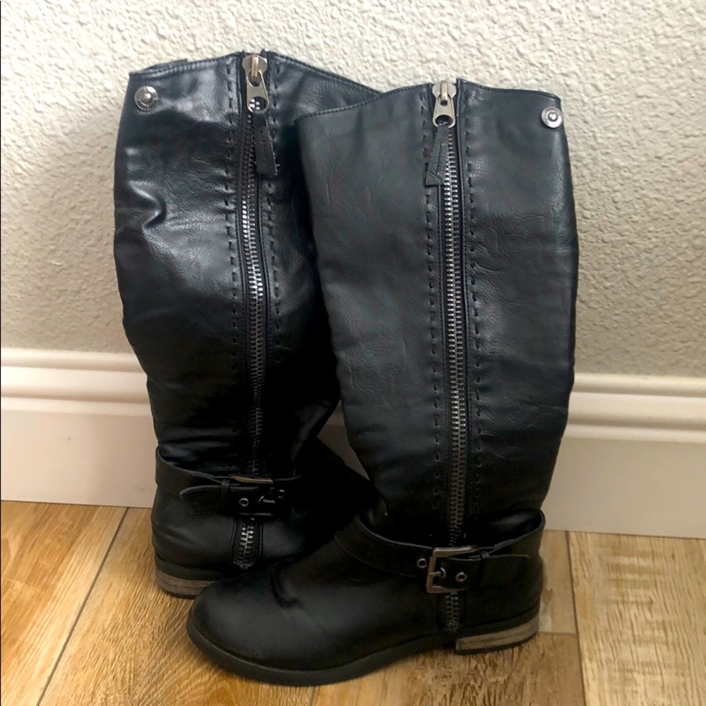 Black long boots.